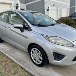 2013 Ford Fiesta Se 4-dr, 1.6L, 128k runs & Looks Amazing! 