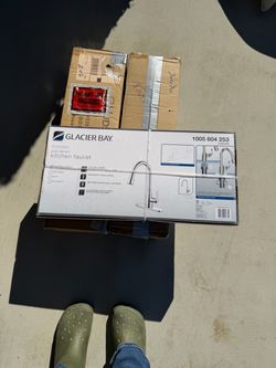 kitchen faceT and 2 bathroom lights
