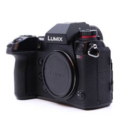 Panasonic LUMIX DC-S1R Full Frame