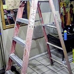 Werner, 7405, 5' Fiberglass 375 Lb. Stepladder,
