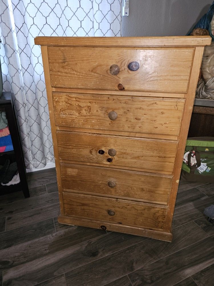 Wooden 5 Drawer Dresser