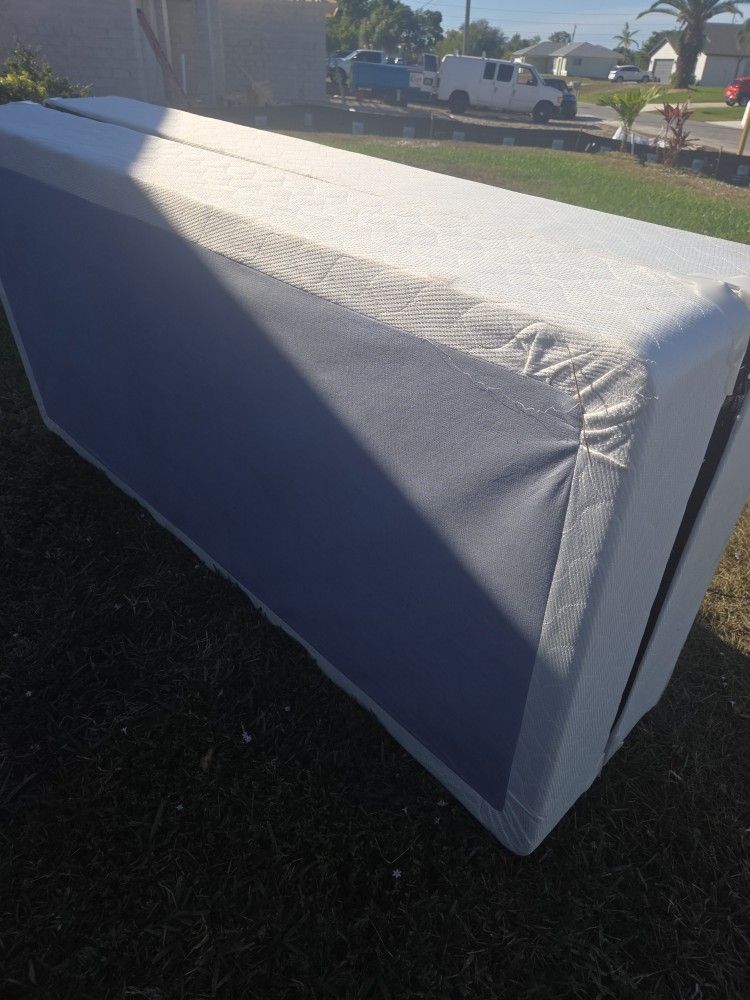 SET OF 2 KING SIZE BOX SPRINGS IN OUTSTANDING CONDITION 