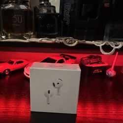 AirPods 4 noise canceling