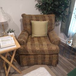 2 Chairs With 1 Matching Ottoman 