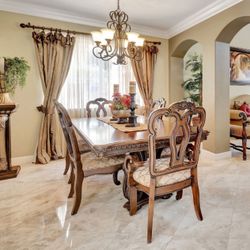 Dining set - New Condition 