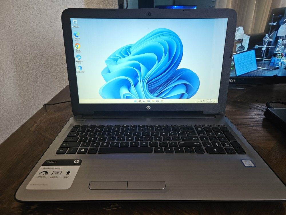 HP Laptop (2.7Ghz Intel Core i7 Processor, Windows 11)
