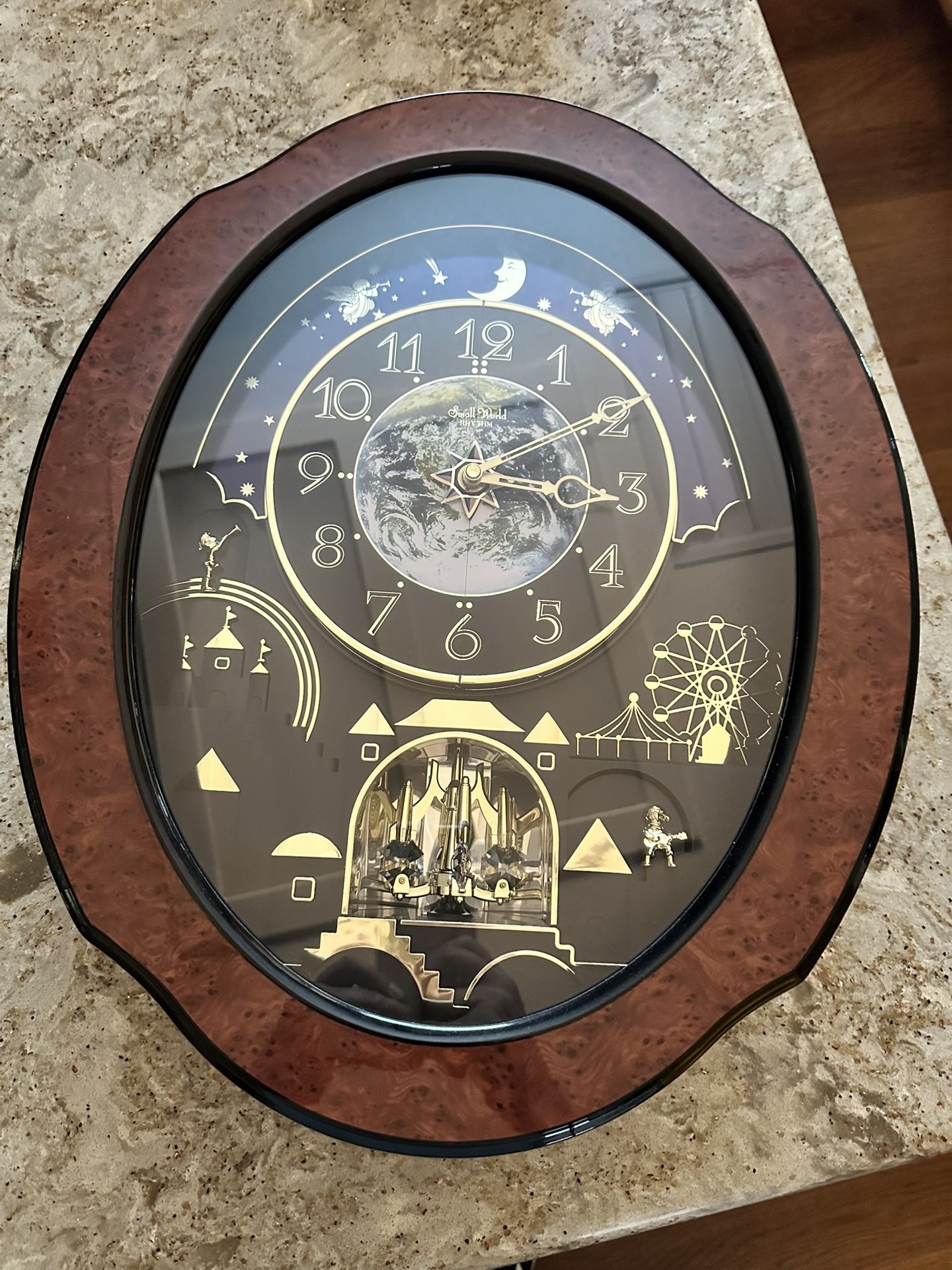 Grandfather clock - Wall hang - Small World Rhythm - Like new