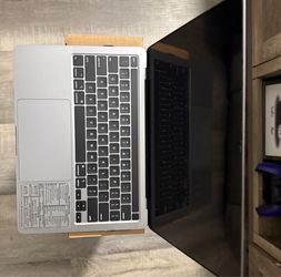 Mac book pro 2020 13 with Touch Bar