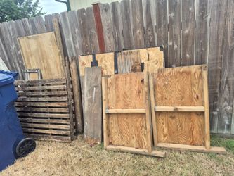 "Pickup pending" - Free - wood pieces