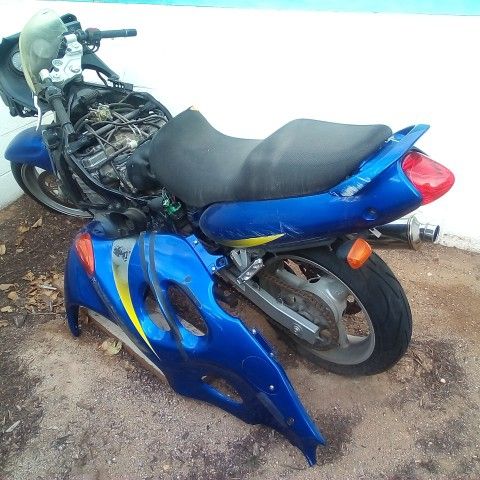 2001 SUZUKI GTZ600