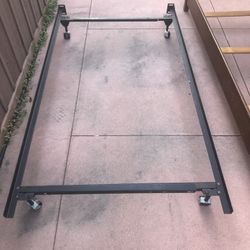 Resizable Metal Bed Frame Twin/full/queen