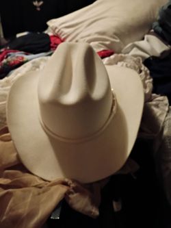 Cabratti hat