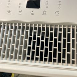 DEHUMIDIFIER. NEW  IN BOX. 3 YR.WARRANTY