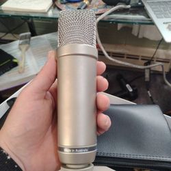 Rode NT1-A Mic With Shockmount And Power Supply