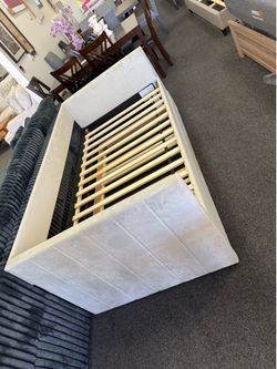 Twin daybed with twin trundle