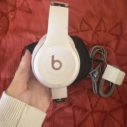 Beats Solo 4 Baby pink