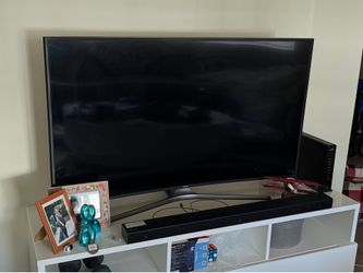 (Selling ASAP) Samsung 55" Smart TV | Curved | 4K