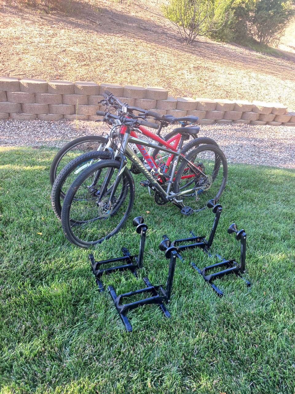 3 multi speed bikes + bike stands for Sale in Atascadero, CA OfferUp