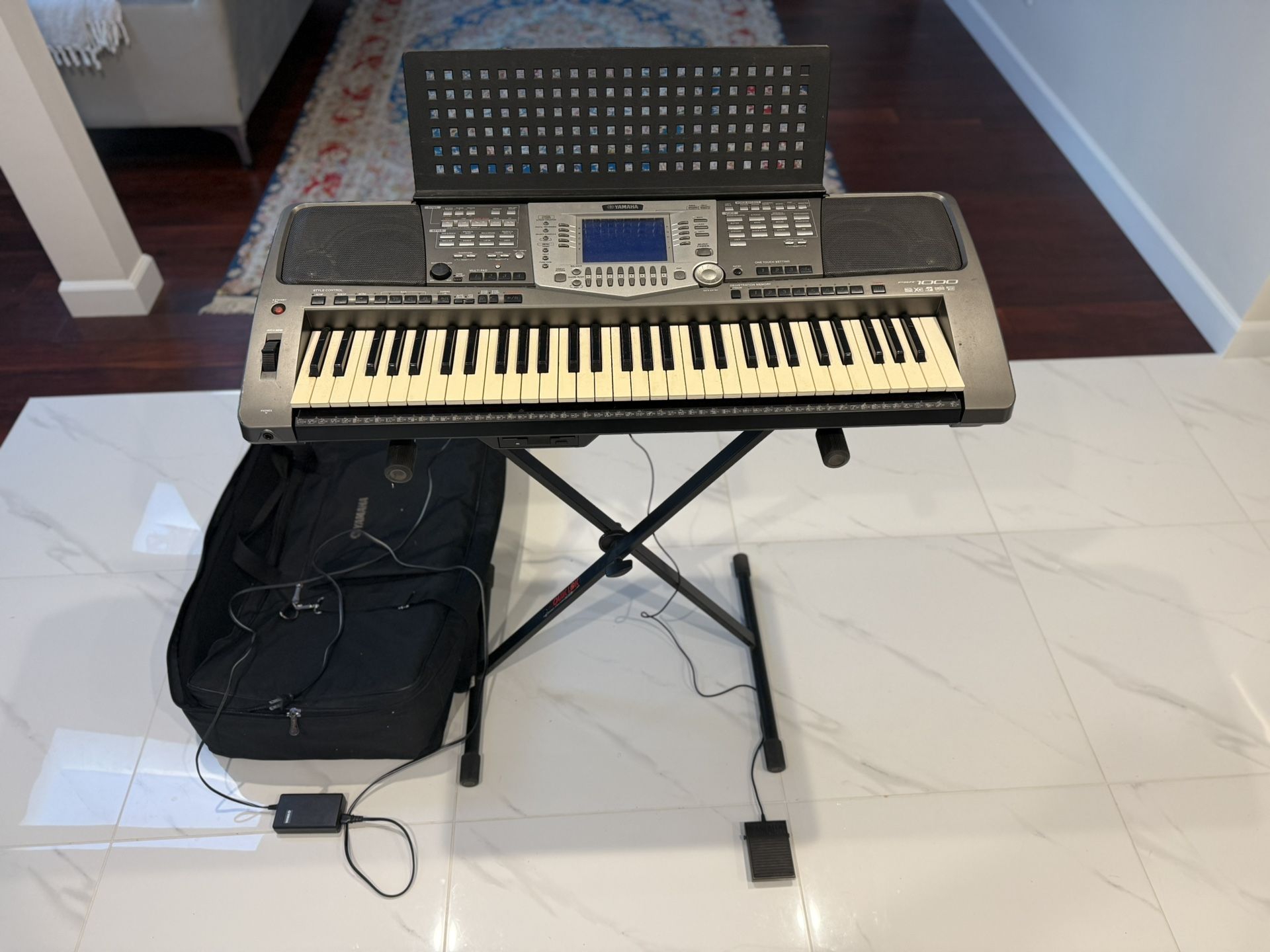 Yamaha PSR 1000 Keyboard For Sale With Accessories 