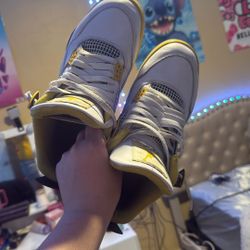  Air Jordan 4 Retro 9.5 Woman’s 