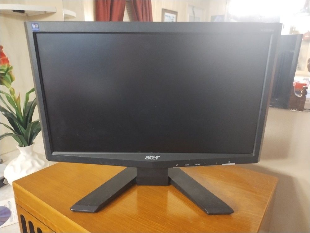 Acer 16 Inch Wide Screen LCD Moniter