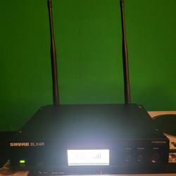 Shure BLX4R H-10 receiver and beta 58 wireless microphone