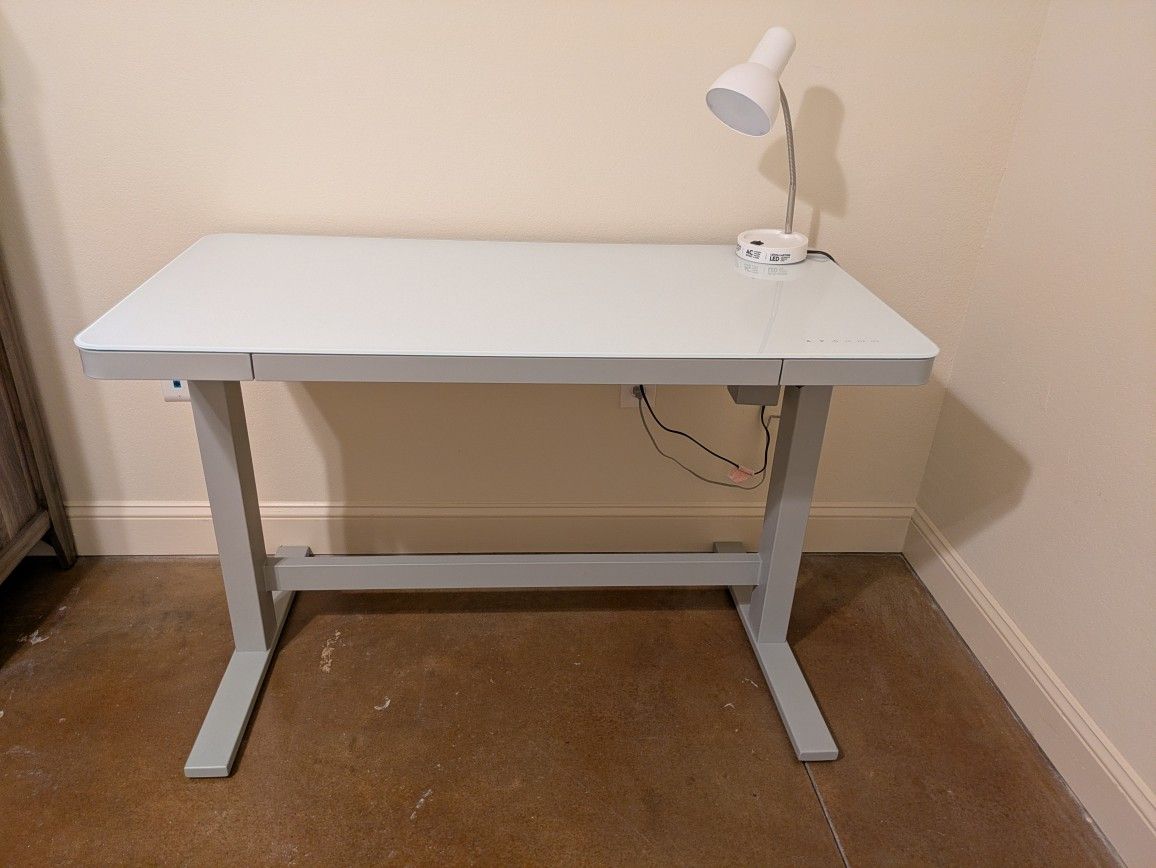 Beautiful Tresanti Glass Office Desk