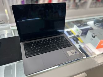 MacBook M1 Pro 14 inch 16 ram