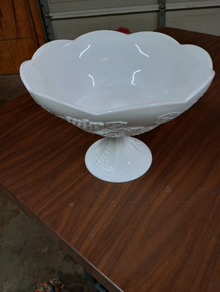 Vintage 1960s Indiana Glass Co Milk Glass Fruit Bowl