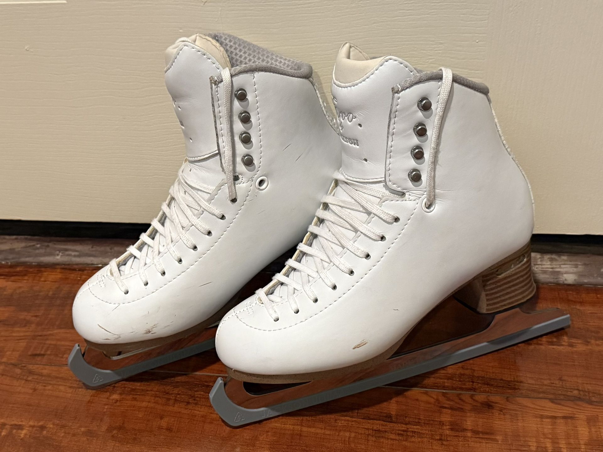 Jackson Evo figure skates women’s size 5 Wide