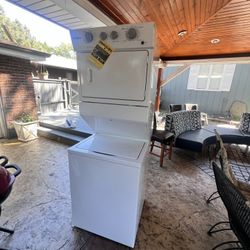 Washer and dryer brand new Whit pool