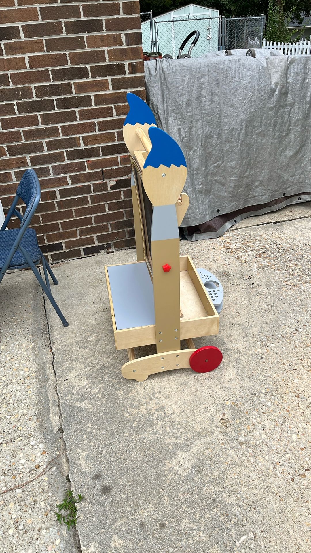Easel And Art Center