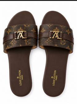 Luxury Brown Monogram Slide Sandals for Women and Men – Designer-Inspired Comfortable Open-Toe Slip-On Slippers
