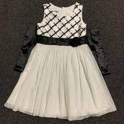 Beautiful Bonnie Jean girls size 14 black and white party dress - worn once like new 