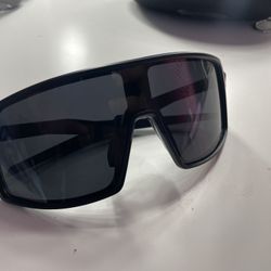 Oakley Sutros