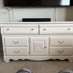 Dresser  6 Drawers