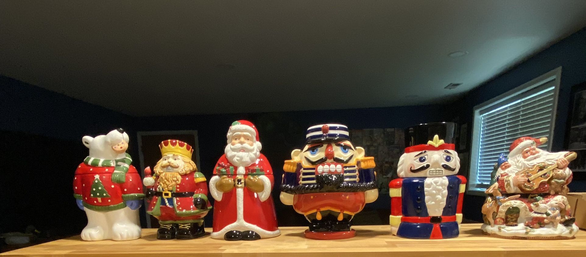 Porcelain Cookie Jars For The Holidays