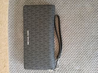 Michael Kors NWT jet set large travel wallet
