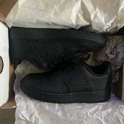 kids black nike air forces