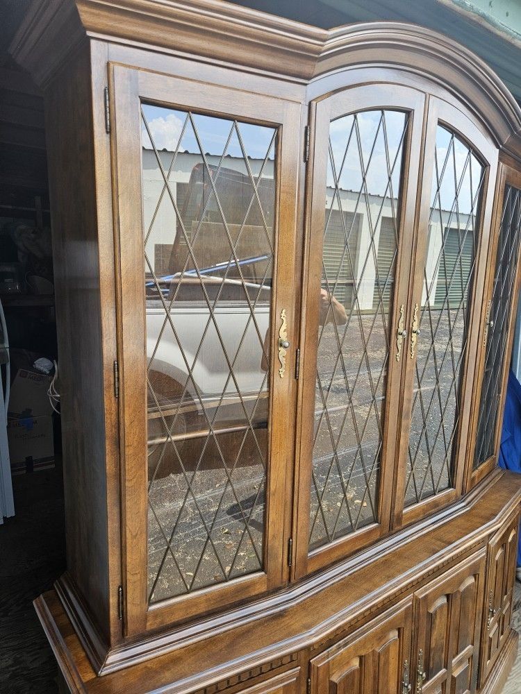 Ethan Allen China Hutch