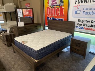 Dark brown traditional bedroom set 