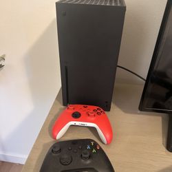 Xbox Series X 1tb W/ 2 Controllers