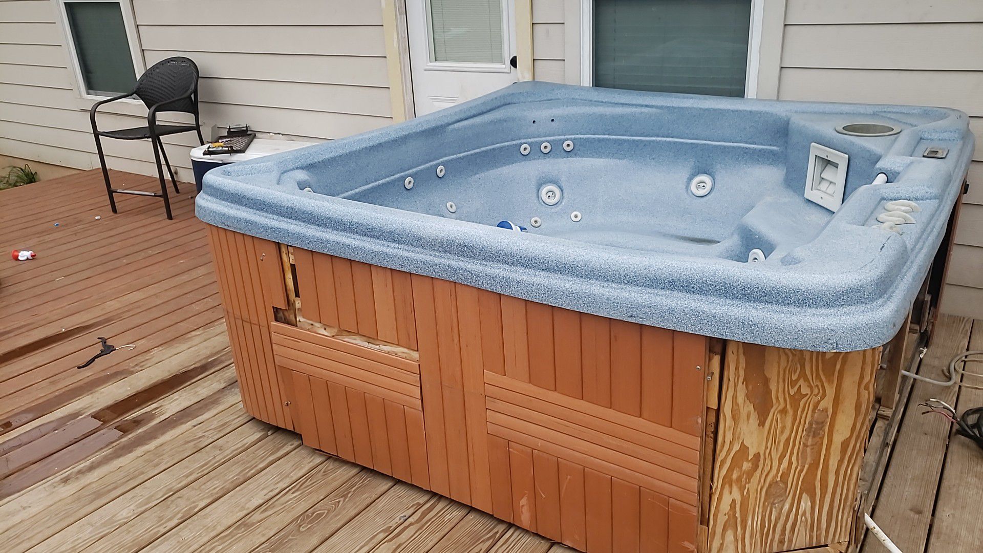 Hot tub for sale Must pick up