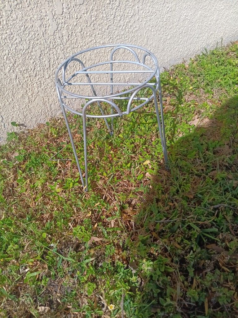 16" Tall Silver Metal Plant Stand