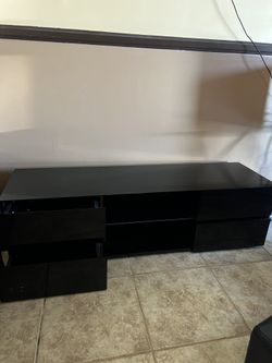 Tv Stand Very Nice Like New !! With 4 Drawers 