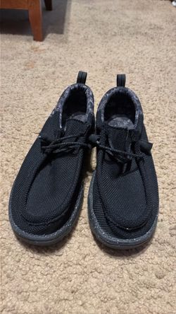 Black camo glitch hey dudes size 11M