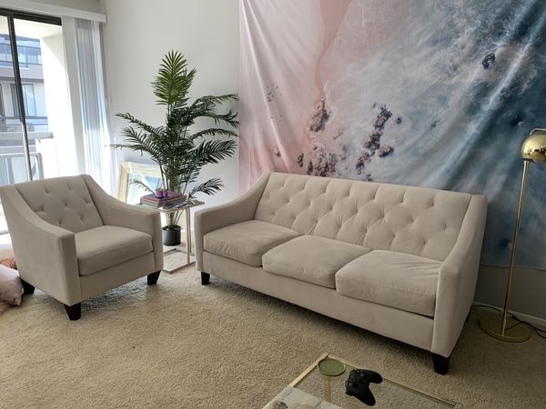 Velvet Tufted Sofa And Accent Chair For In Los Angeles Ca Velvet Tufted Sofa And Accent Chair For