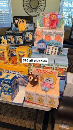 Plushies And Blind Boxes 