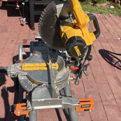 DeWALT Saw 10” W/stand