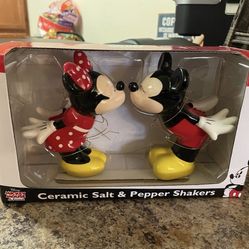 Disney Mickey and Minnie salt and pepper shakers